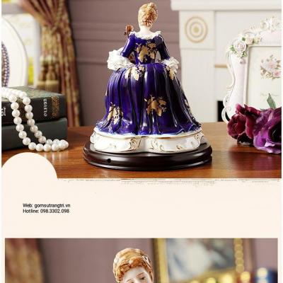 TƯỢNG CÔ GÁI KÉO ĐÀN BẮC ÂU